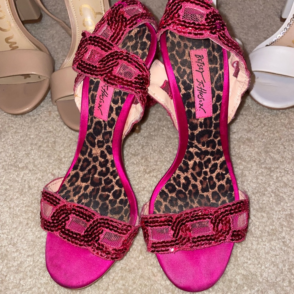 BETSEY JOHNSON PINK SEQUIN HEEL SANDAL SIZE 6.5 EUC